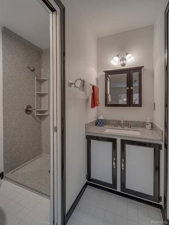 Grosse Ile, MI 48138,10180 NANCYS Boulevard