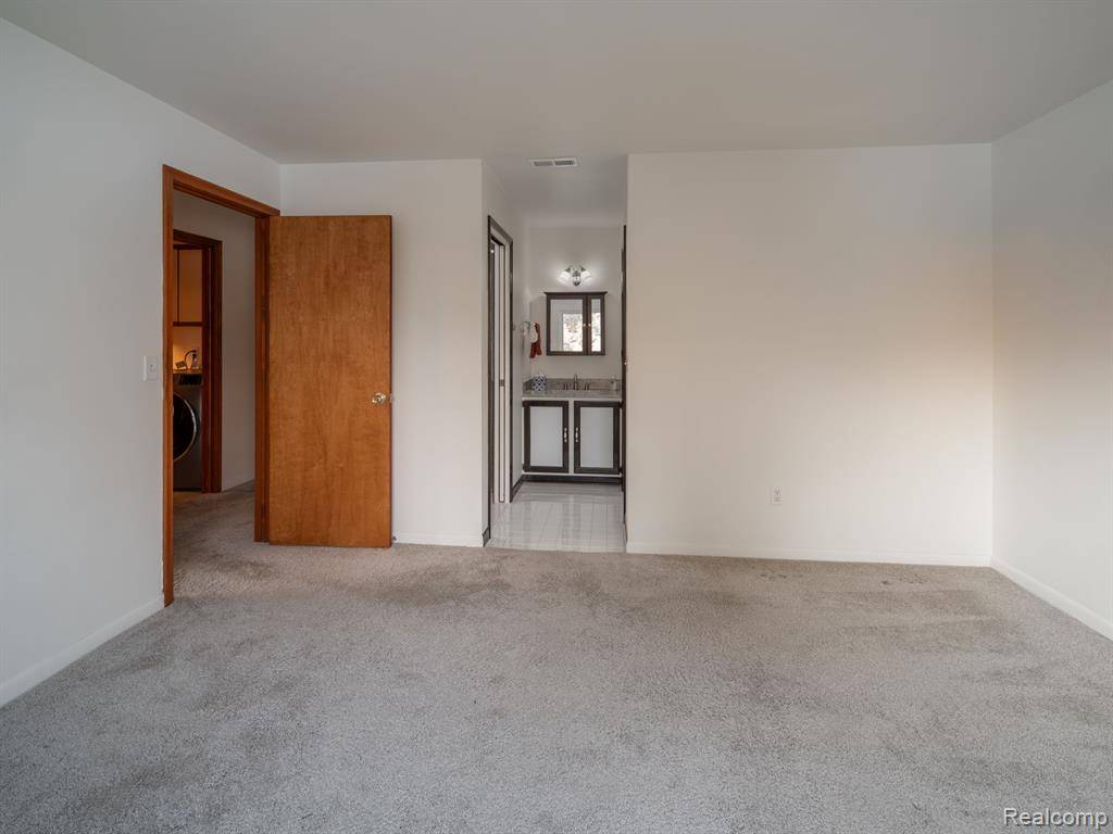 Grosse Ile, MI 48138,10180 NANCYS Boulevard