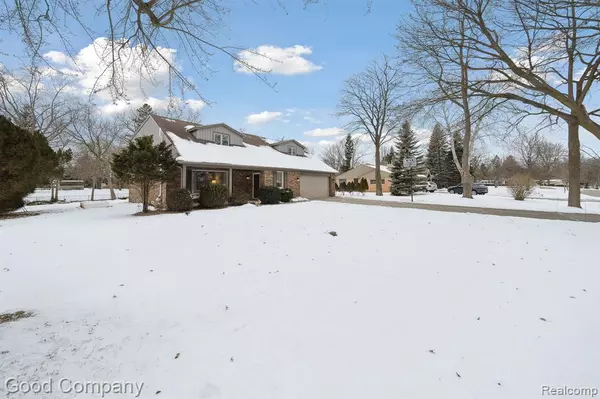 Orchard Lake Village, MI 48324,3370 INDIANDALE Drive