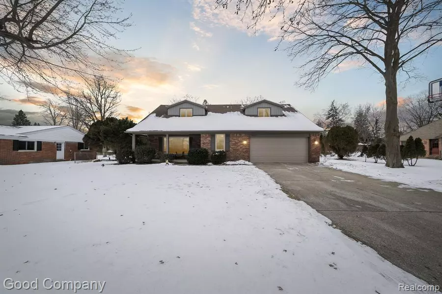 3370 INDIANDALE Drive, Orchard Lake Village, MI 48324
