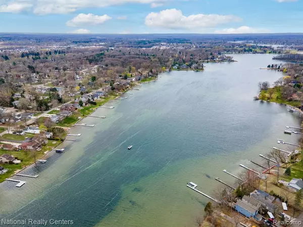 West Bloomfield, MI 48323,6978 COLONY Drive