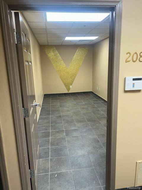 Southfield, MI 48033,26400 W 8 MILE Road