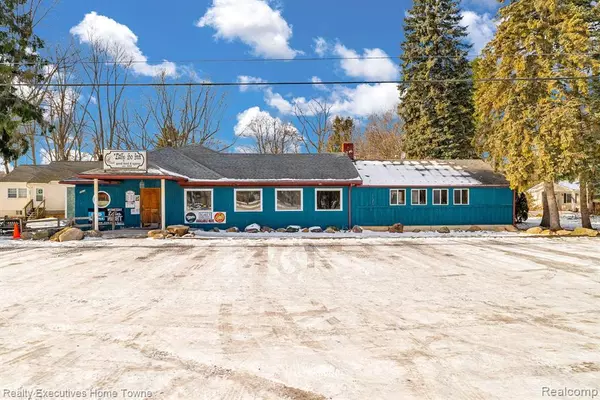 7933 LAKESHORE Road, Burtchville, MI 48059