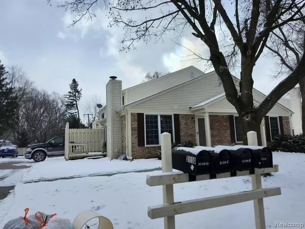 Walled Lake, MI 48390,2110 HIDDEN MEADOWS Drive