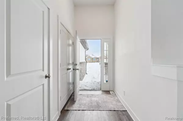 Grand Blanc, MI 48439,1419 Woodlake Lane