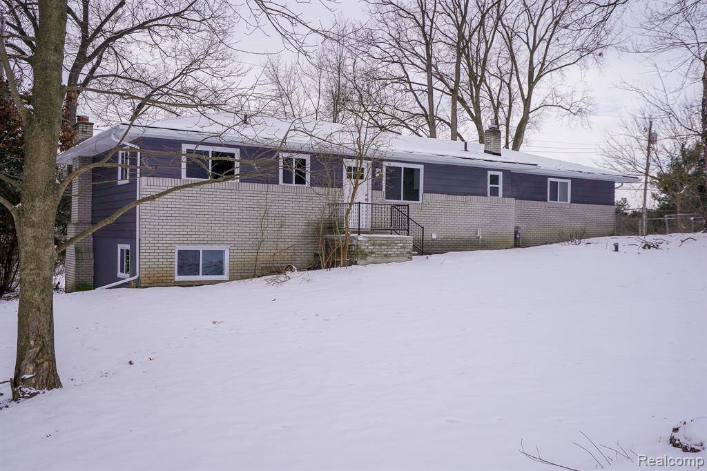 10373 COOLEY LAKE Road, Commerce Twp, MI 48382