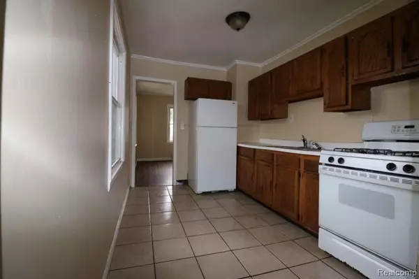 Warren, MI 48092,27116 SEYBURN Avenue