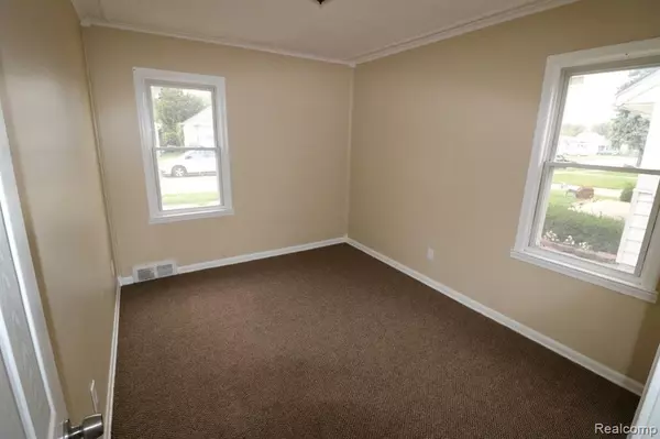 Warren, MI 48092,27116 SEYBURN Avenue