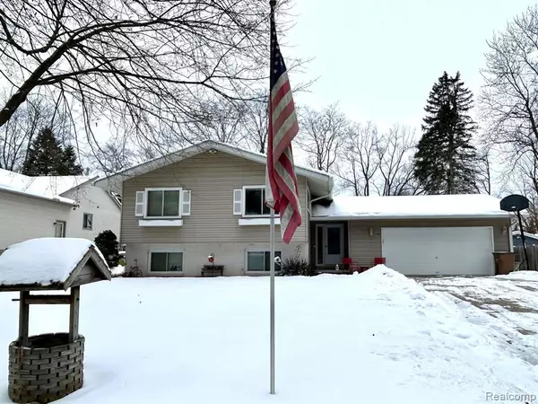 552 BAGLEY Street, Lake Orion, MI 48362