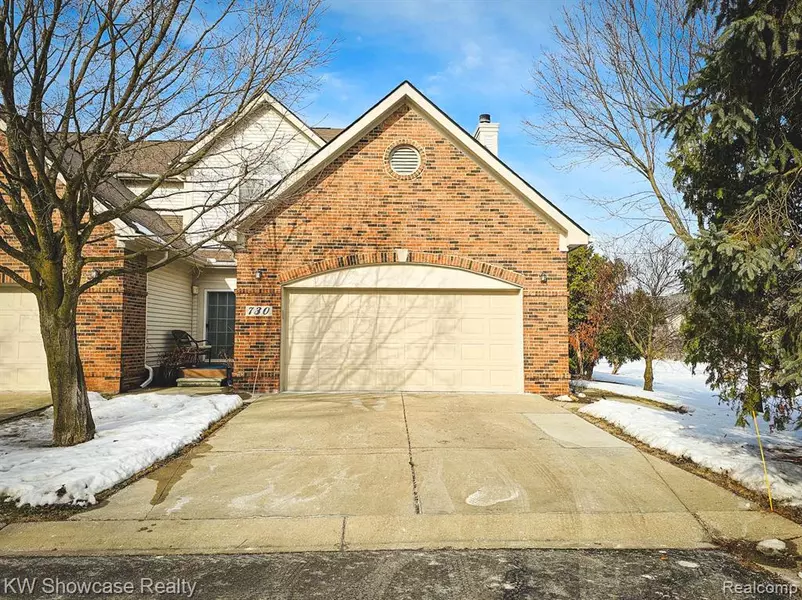 730 W RIVER Drive, Commerce Twp, MI 48382