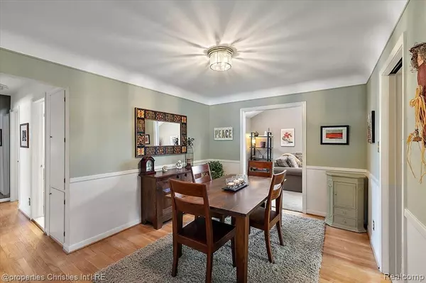 Beverly Hills, MI 48025,16045 KINROSS Avenue