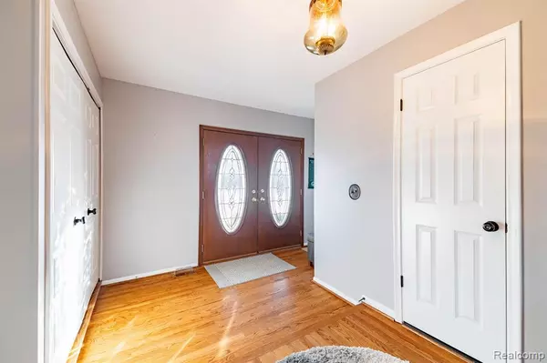Dearborn Heights, MI 48127,26114 LILA Lane