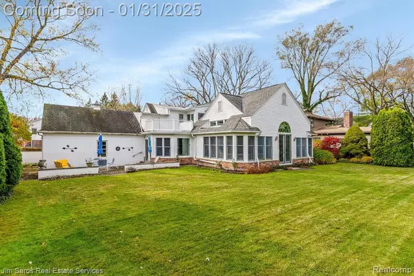 Grosse Pointe Farms, MI 48236,86 HALL