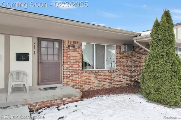 25204 Franklin Terrace, South Lyon, MI 48178