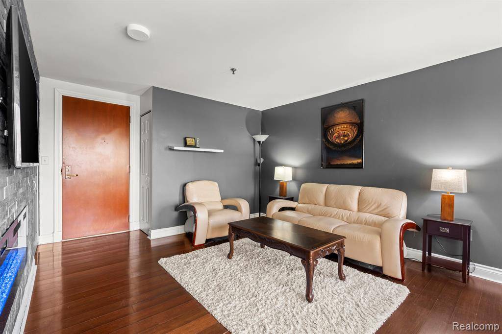 Detroit, MI 48226,300 Riverfront Drive