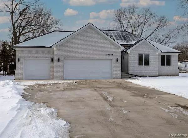 26700 PONCHARTRAIN Street, Harrison Township, MI
