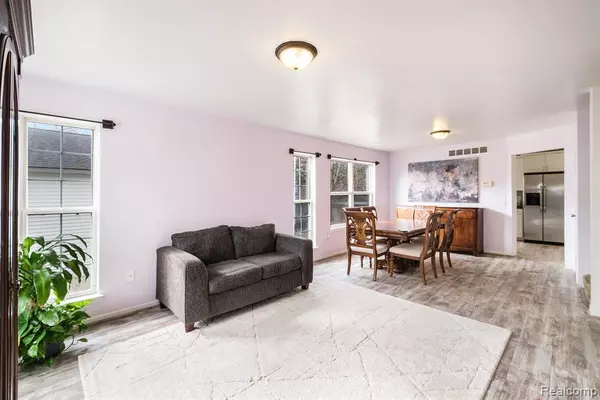 Fenton, MI 48430,611 HERITAGE Circle