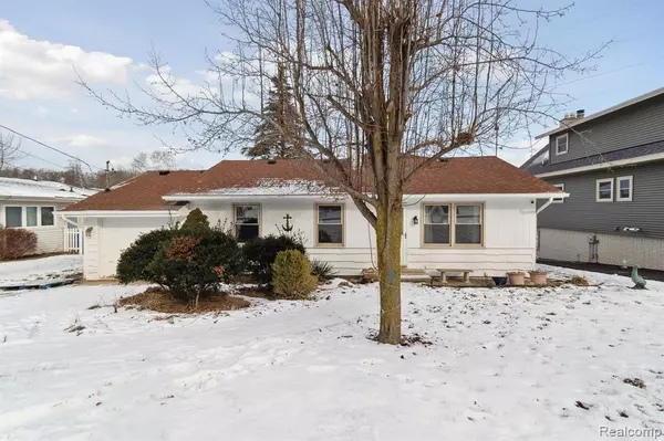 Addison, MI 49220,39 S SHORE Drive
