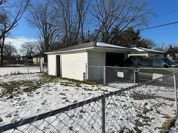 Eastpointe, MI 48021,22863 SHAKESPEARE Avenue