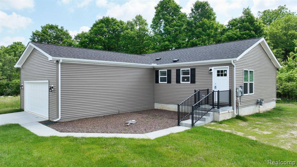 4432 MAPLE LEAF Trail, Flint, MI 48506