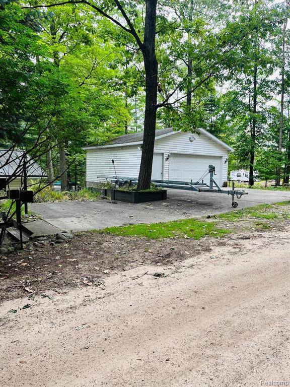Roscommon, MI 48653,432 CHICKASAW Street