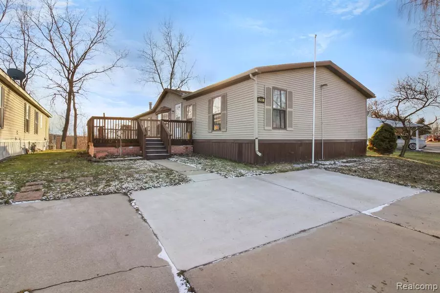 2103 WATER RIDGE Drive, Newport, MI 48166