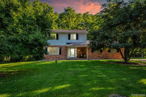 Fenton, MI 48430,8076 PARKWOOD Drive