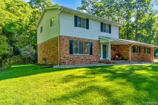 Fenton, MI 48430,8076 PARKWOOD Drive