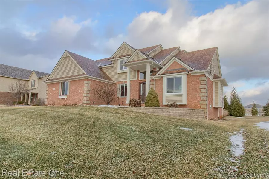 29924 MAGNOLIA Drive, New Hudson, MI 48165