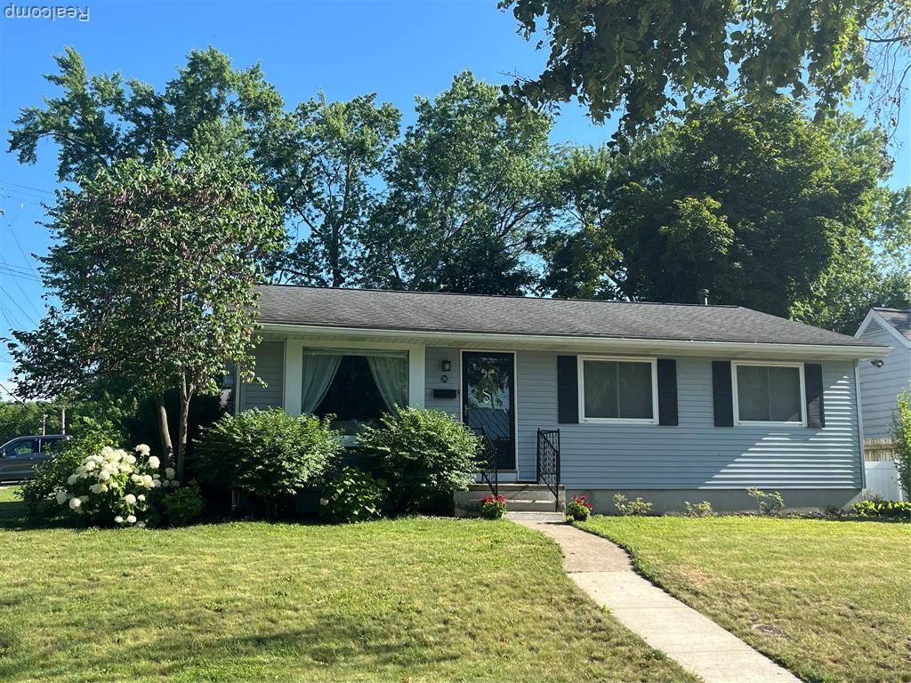 Saline, MI 48176,392 HILLCREST Drive