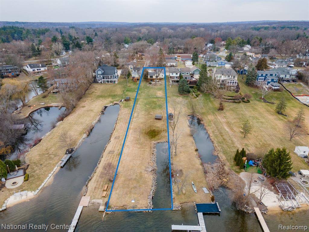 Commerce Twp, MI 48382,3506 MOBERLY Drive