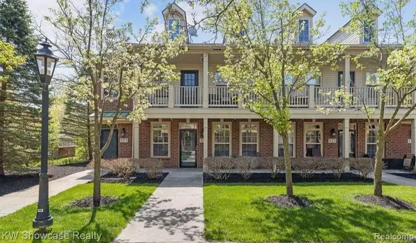 Walled Lake, MI 48390,521 RED OAK