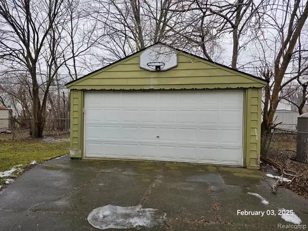 Madison Heights, MI 48071,553 E HARWOOD Avenue