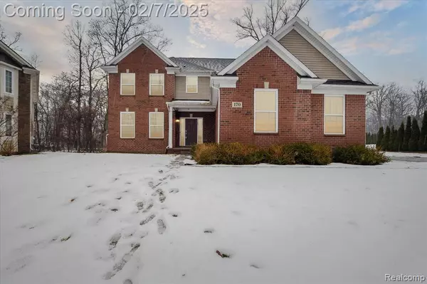 170 W Reed Lake Court, Commerce Twp, MI 48390