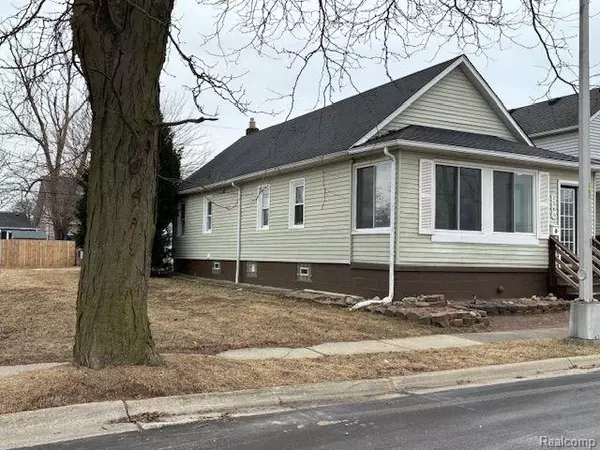 2365 DICKINSON Street, Trenton, MI 48183