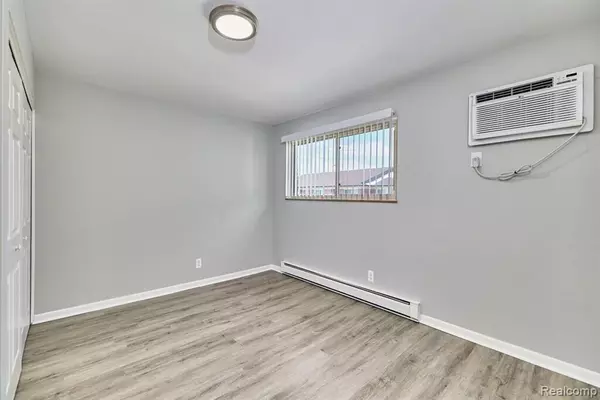 Fenton, MI 48430,1024 NORTH Road