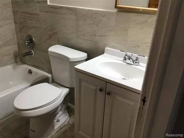 Detroit, MI 48228,19611 W CHICAGO Street