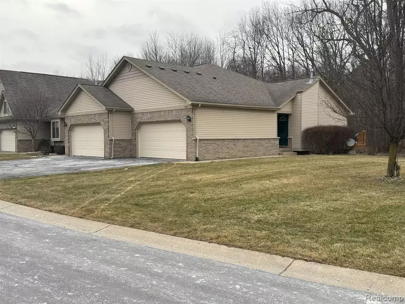 17465 AVA, New Boston, MI 48164