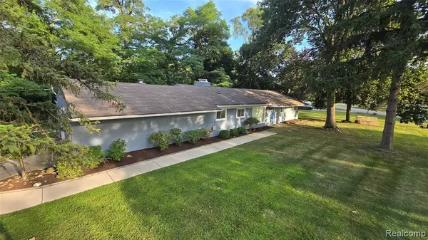 West Bloomfield, MI,7251 N BRIARCLIFF KNOLL Drive