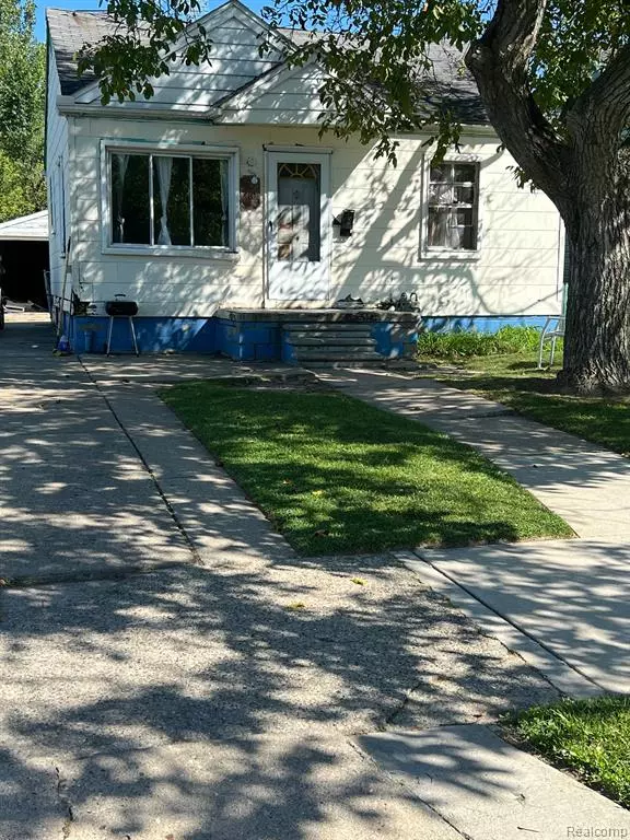 Detroit, MI 48205,15709 FAIRMOUNT Drive