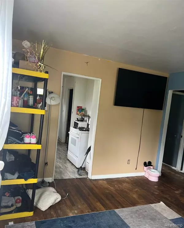 Detroit, MI 48205,15709 FAIRMOUNT Drive