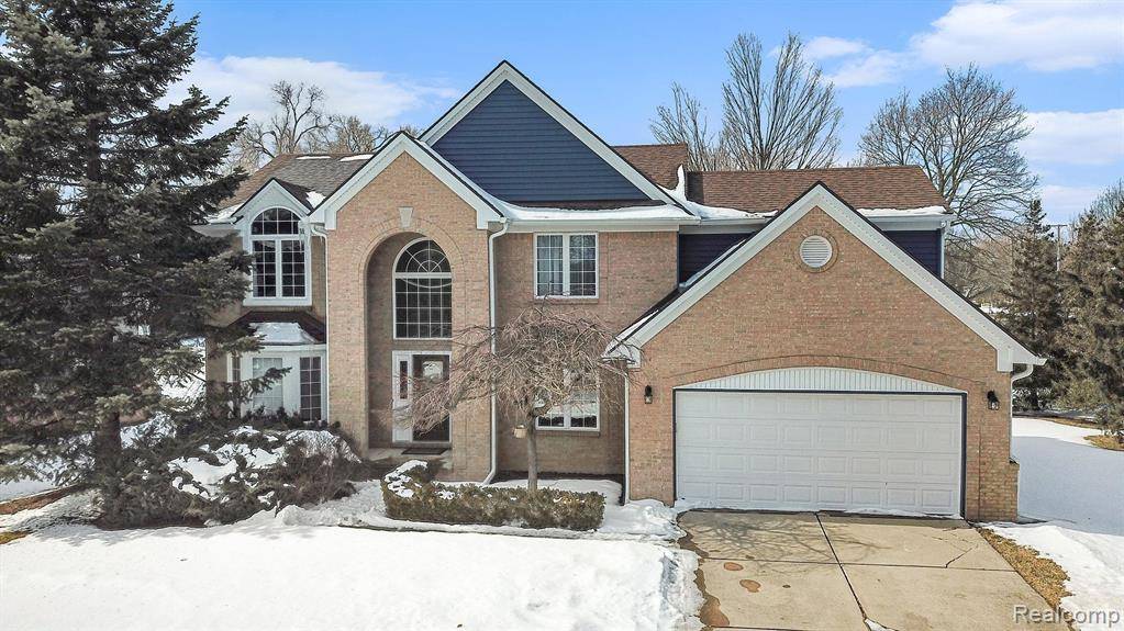 110 EASTON Drive, South Lyon, MI 48178