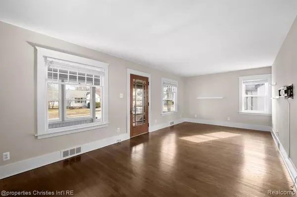 Royal Oak, MI 48067,1006 ETOWAH Avenue