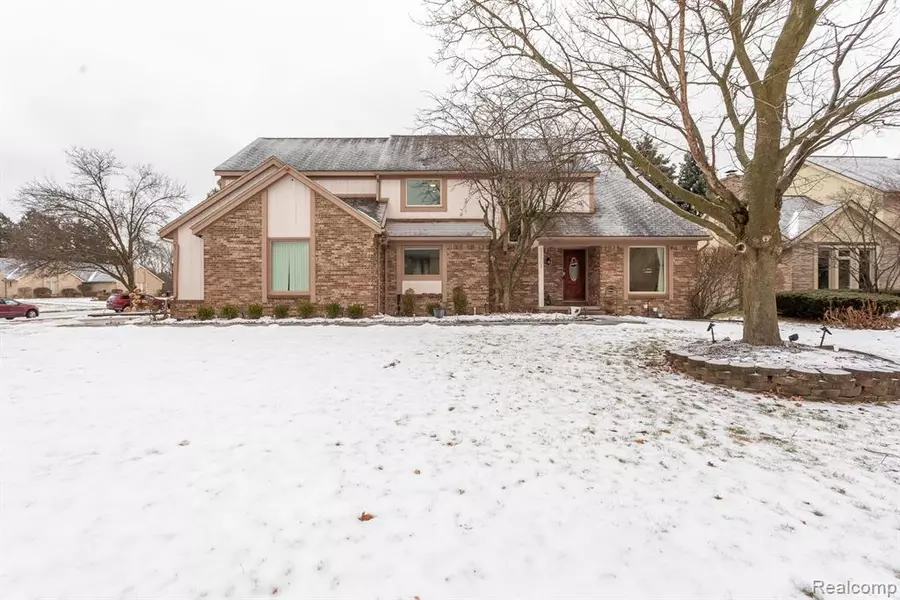 33505 WALNUT Lane, Farmington Hills, MI 48331