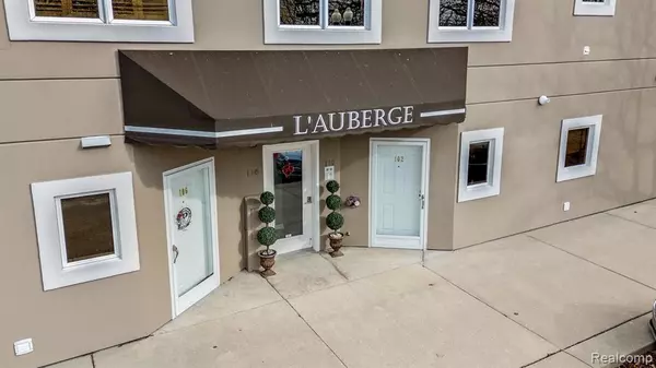 116 Saint Joseph Street, Trenton, MI 48183