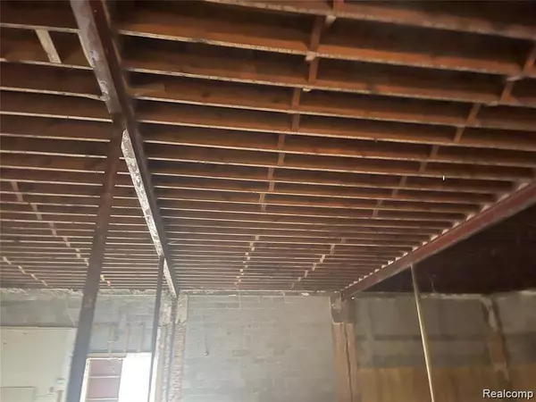 Detroit, MI 48217,301 S OAKWOOD