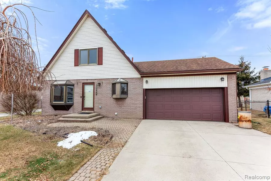 27340 OAKCREST Drive, Brownstown, MI 48183