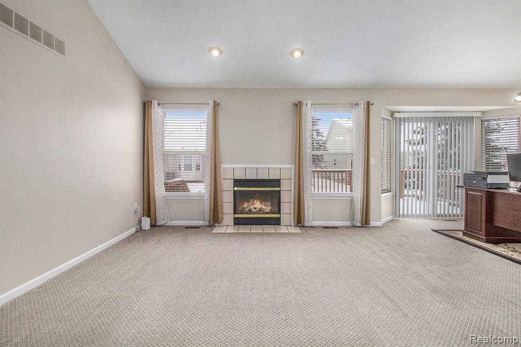 Commerce Twp, MI 48390,860 WOODHAVEN Drive