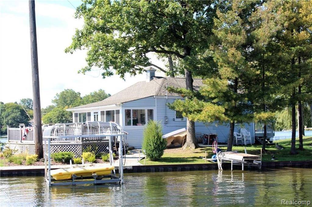 Orion, MI 48362,752 Preston Island