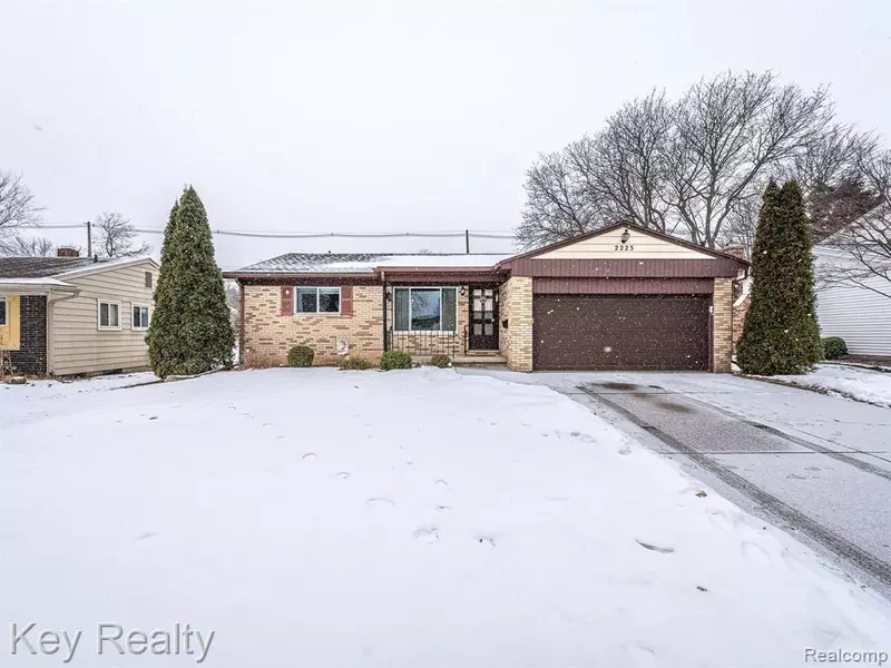 2223 VASSAR Drive, Lansing, MI 48912